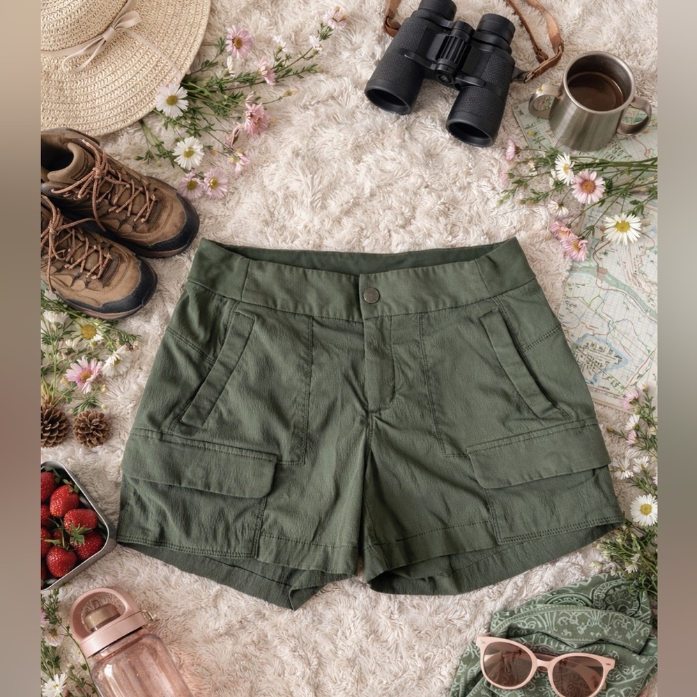 Athleta Trekkie Cargo Shorts